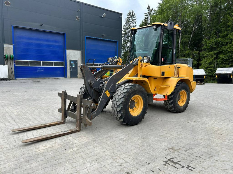 Volvo L 30 G - Radlader: das Bild 1 Volvo L 30 G - Radlader: das Bild 1