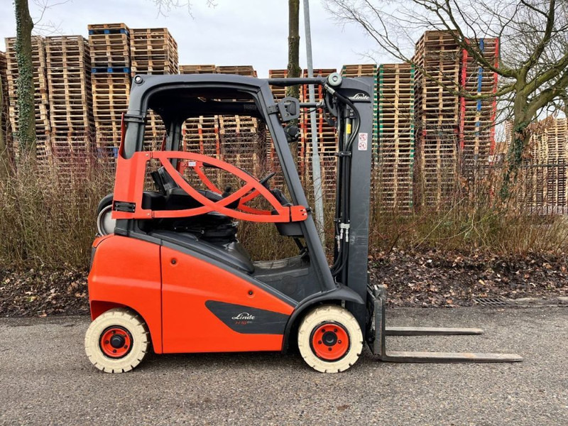 Linde H18T-01 - Treibgasstapler: das Bild 1 Linde H18T-01 - Treibgasstapler: das Bild 1