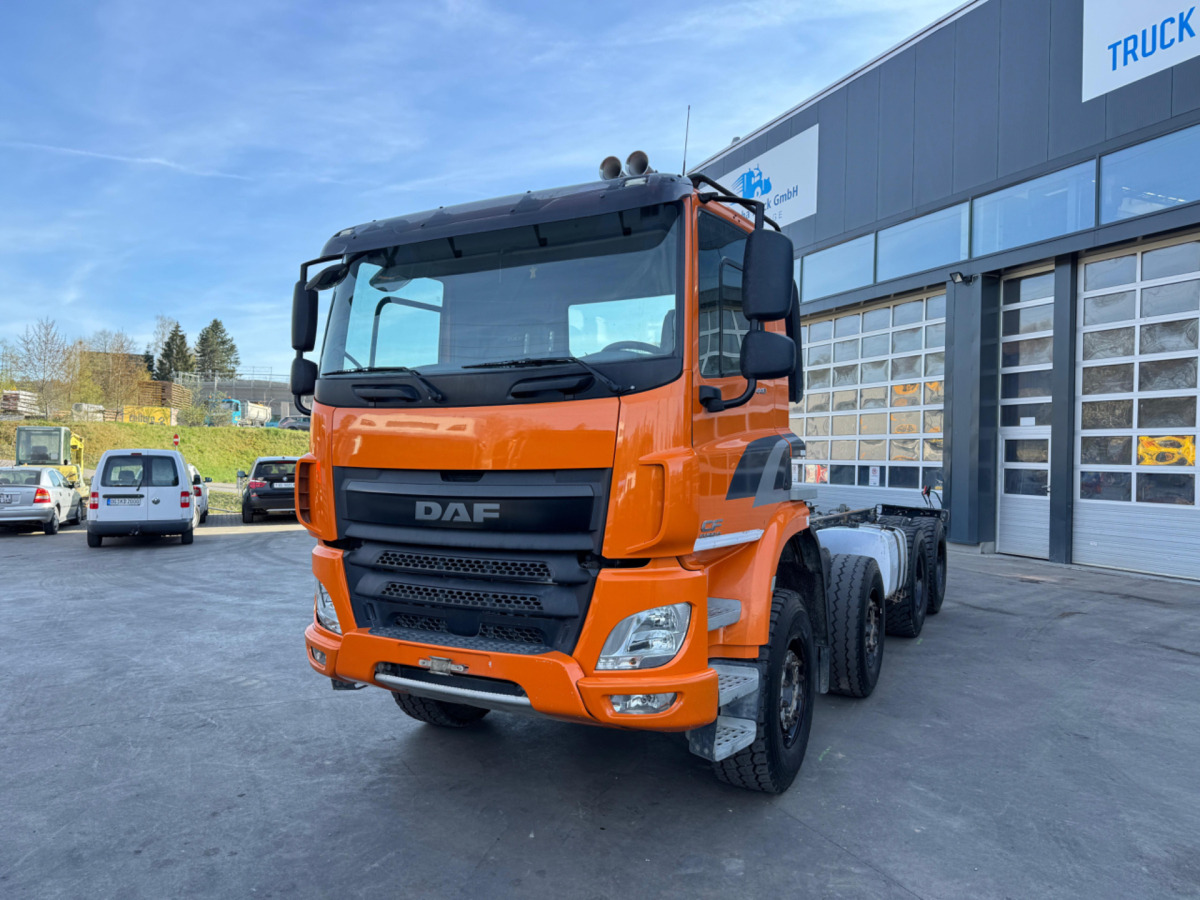 DAF CF440 8x4 Fahrgestell - Fahrgestell LKW: das Bild 1 DAF CF440 8x4 Fahrgestell - Fahrgestell LKW: das Bild 1