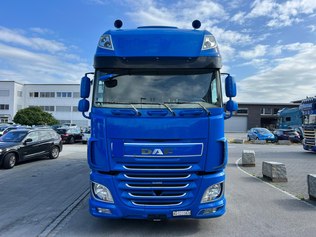 DAF XF510 6x2 - Plane LKW: das Bild 2 DAF XF510 6x2 - Plane LKW: das Bild 2