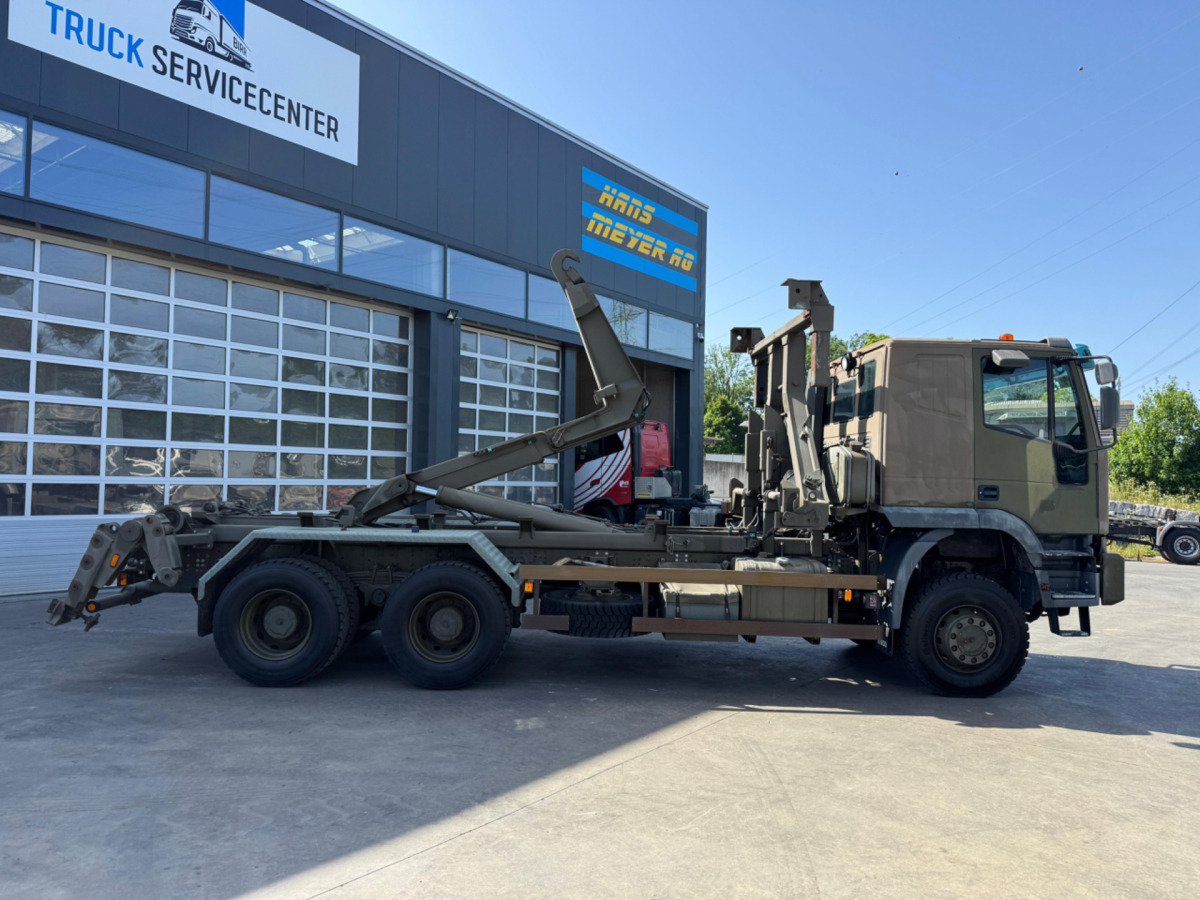 IVECO 260E44W 6x6 Hiab 26T - Abrollkipper: das Bild 4 IVECO 260E44W 6x6 Hiab 26T - Abrollkipper: das Bild 4