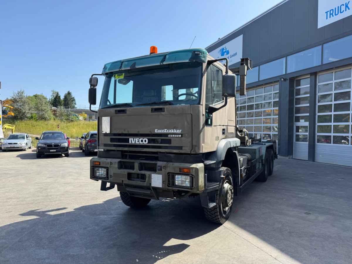 IVECO 260E44W 6x6 Hiab 26T - Abrollkipper: das Bild 1 IVECO 260E44W 6x6 Hiab 26T - Abrollkipper: das Bild 1