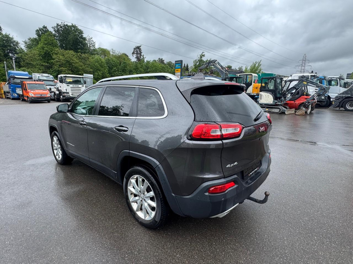 JEEP Cherokee 2.2 TD - SUV/ Geländewagen: das Bild 5 JEEP Cherokee 2.2 TD - SUV/ Geländewagen: das Bild 5