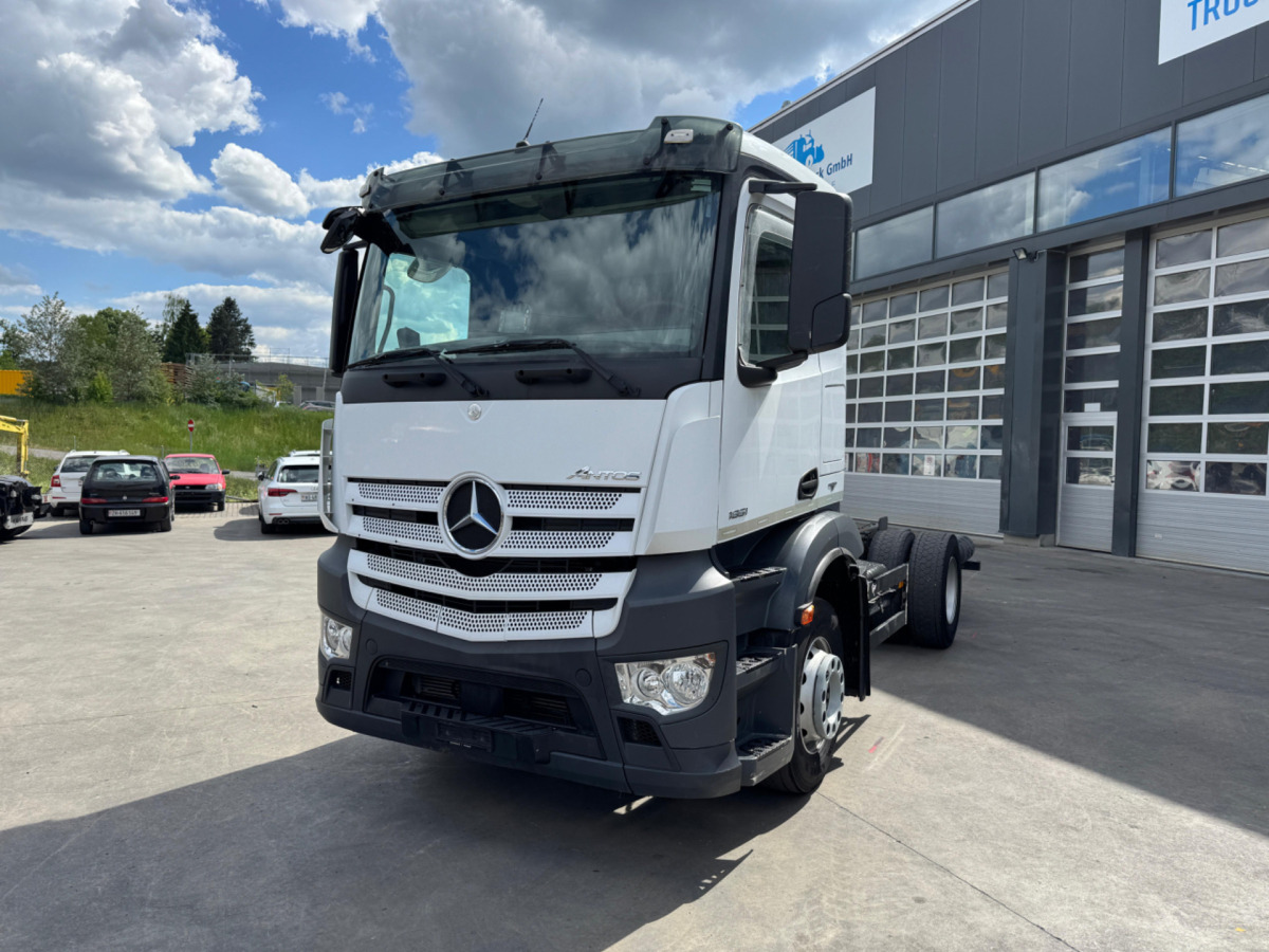 MERCEDES Antos 1851 4x2 - Fahrgestell LKW: das Bild 1 MERCEDES Antos 1851 4x2 - Fahrgestell LKW: das Bild 1