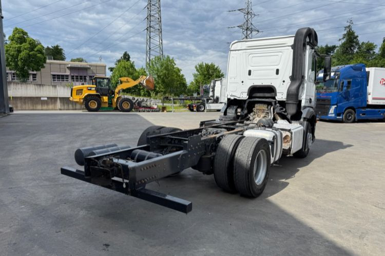 Mercedes-Benz Antos 1851 4x2 - Fahrgestell LKW: das Bild 5 Mercedes-Benz Antos 1851 4x2 - Fahrgestell LKW: das Bild 5