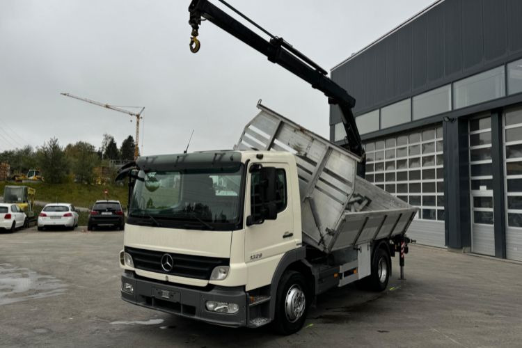 Mercedes-Benz Atego 1329 4x2 Hiab 088-2 - Kipper, Autokran: das Bild 1 Mercedes-Benz Atego 1329 4x2 Hiab 088-2 - Kipper, Autokran: das Bild 1