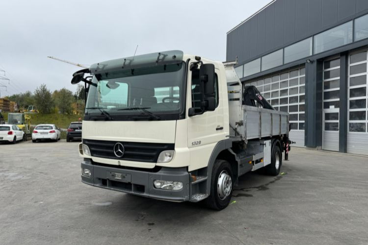 Mercedes-Benz Atego 1329 4x2 Hiab 088-2 - Kipper, Autokran: das Bild 2 Mercedes-Benz Atego 1329 4x2 Hiab 088-2 - Kipper, Autokran: das Bild 2