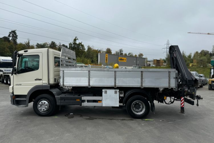 Kipper, Autokran Mercedes-Benz Atego 1329 4x2 Hiab 088-2: das Bild 11