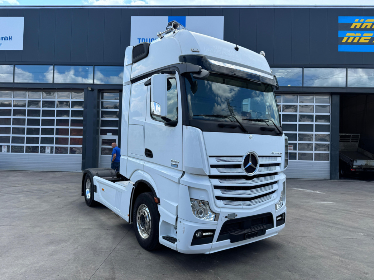 MERCEDES Actros 1853 4x2 - Sattelzugmaschine: das Bild 3 MERCEDES Actros 1853 4x2 - Sattelzugmaschine: das Bild 3