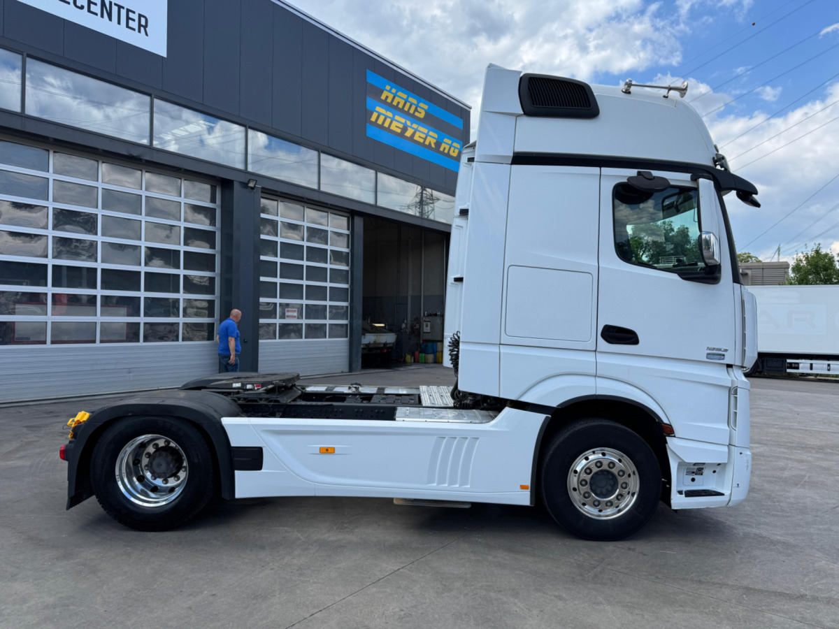MERCEDES Actros 1853 4x2 - Sattelzugmaschine: das Bild 4 MERCEDES Actros 1853 4x2 - Sattelzugmaschine: das Bild 4