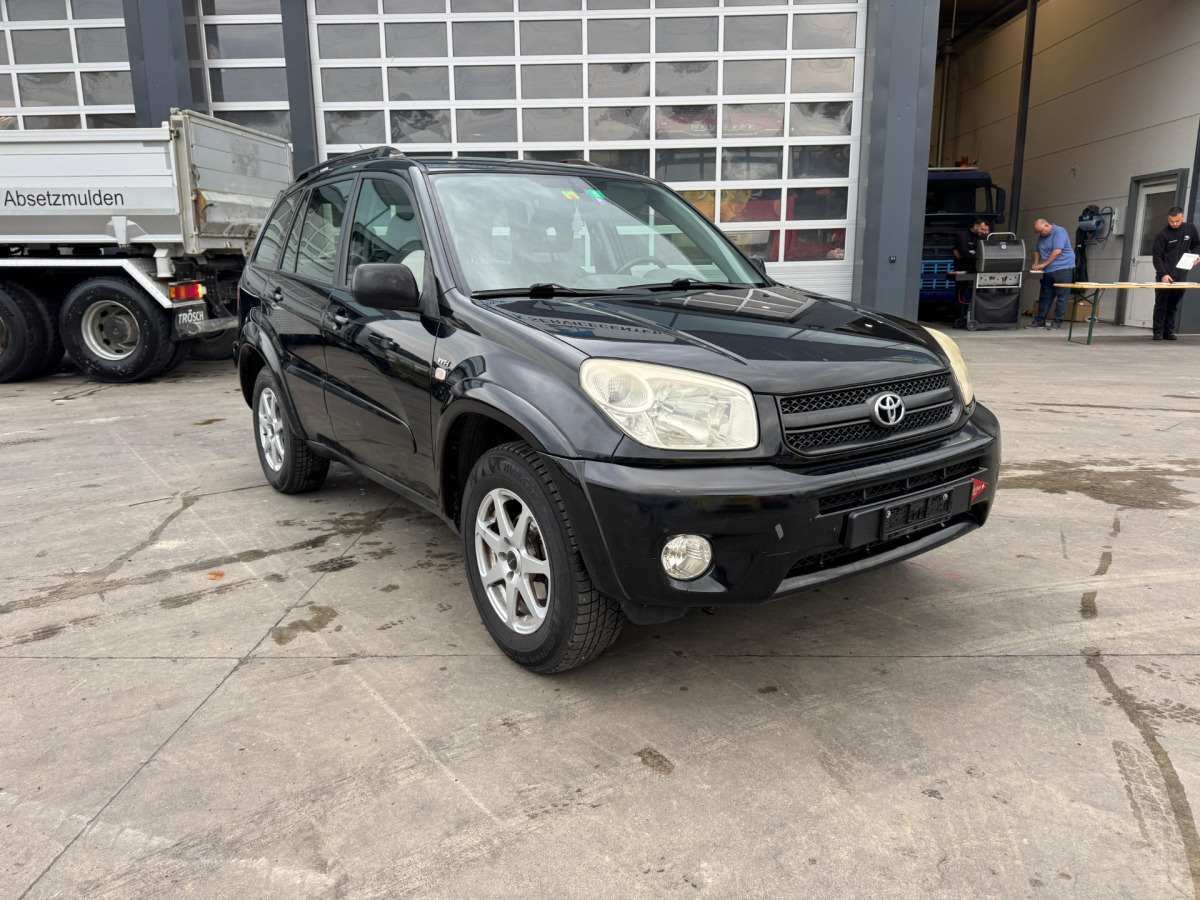TOYOTA RAV4 2.0 4x4 - PKW: das Bild 2 TOYOTA RAV4 2.0 4x4 - PKW: das Bild 2