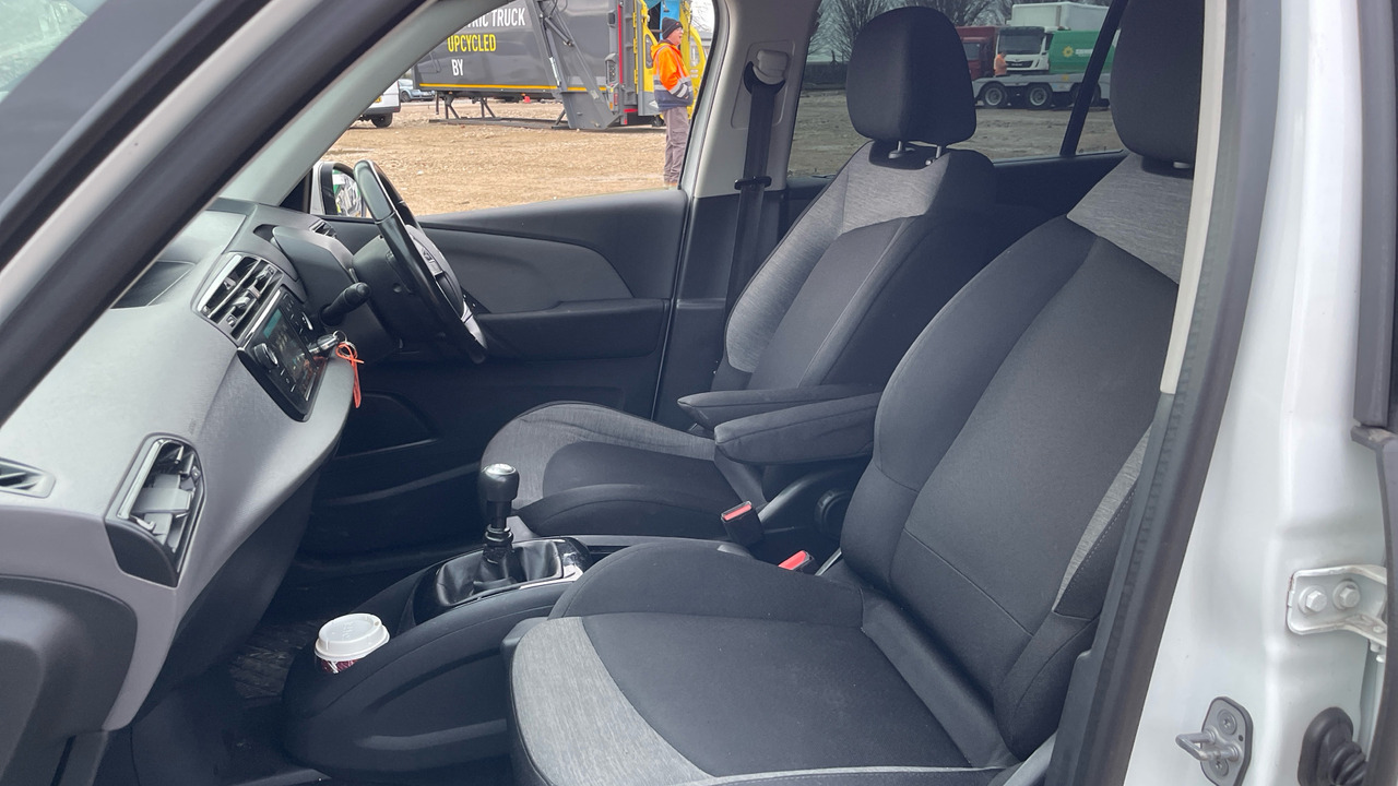 PKW CITROEN GRAND C4 PICASSO 1.6 BLUE HDI 100PS: das Bild 9 PKW CITROEN GRAND C4 PICASSO 1.6 BLUE HDI 100PS: das Bild 9