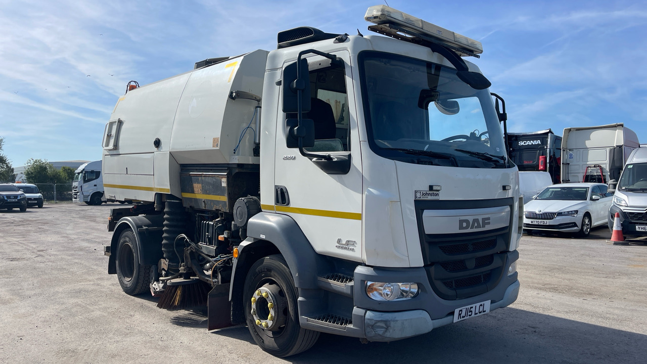 DAF LF 220 - Kehrmaschine: das Bild 1 DAF LF 220 - Kehrmaschine: das Bild 1