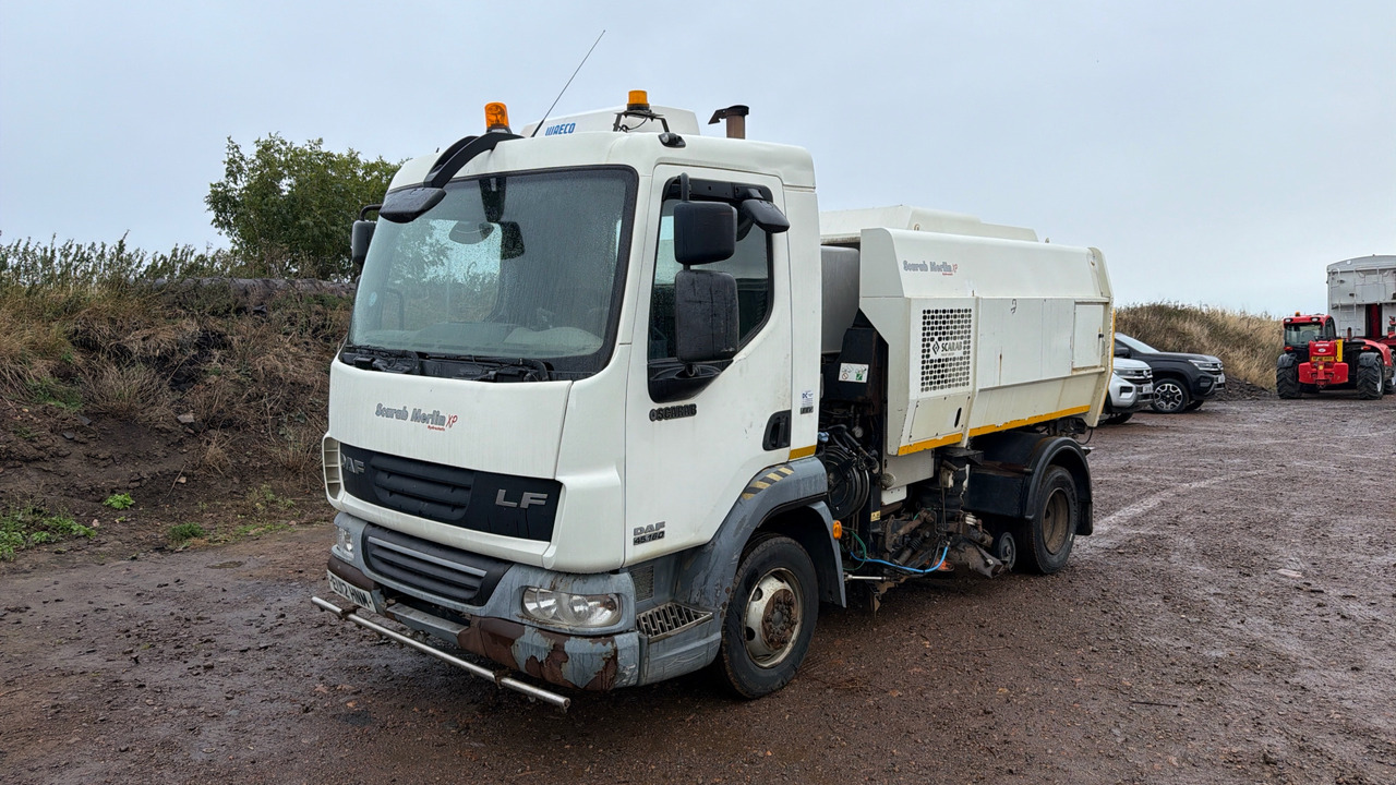 DAF LF 45.160 - Kehrmaschine: das Bild 2 DAF LF 45.160 - Kehrmaschine: das Bild 2