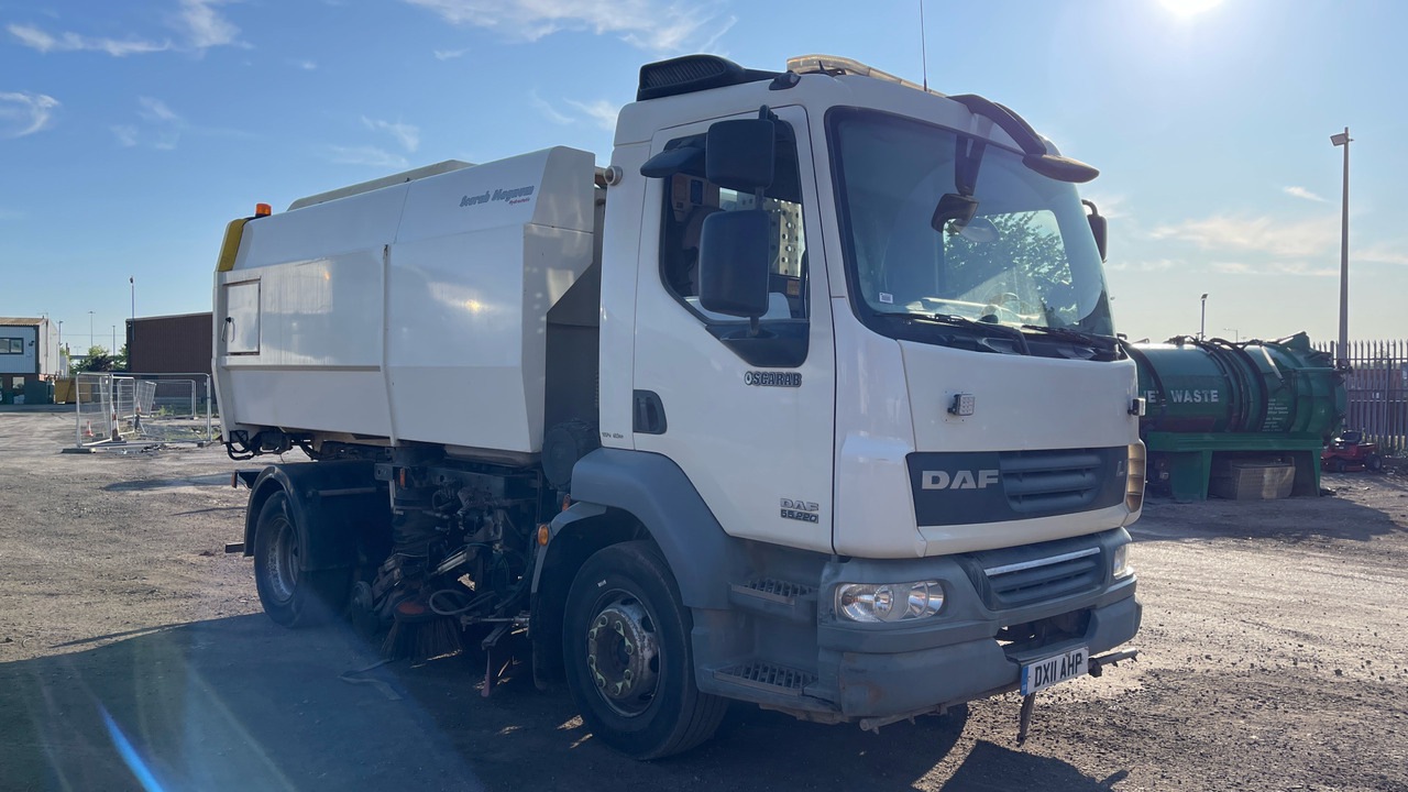 DAF LF 55.220 - Kehrmaschine: das Bild 1 DAF LF 55.220 - Kehrmaschine: das Bild 1