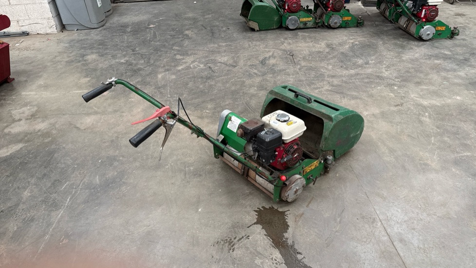 DENNIS FT20 PEDESDTRIAN CYLINDER MOWER, NO UNIT, GRASS BOX - Rasenmäher: das Bild 1 DENNIS FT20 PEDESDTRIAN CYLINDER MOWER, NO UNIT, GRASS BOX - Rasenmäher: das Bild 1