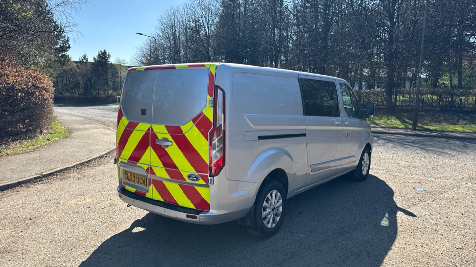 FORD TRANSIT CUSTOM 300 LIMITED 2.0 TDCI 130PS - Transporter mit Doppelkabine: das Bild 4 FORD TRANSIT CUSTOM 300 LIMITED 2.0 TDCI 130PS - Transporter mit Doppelkabine: das Bild 4