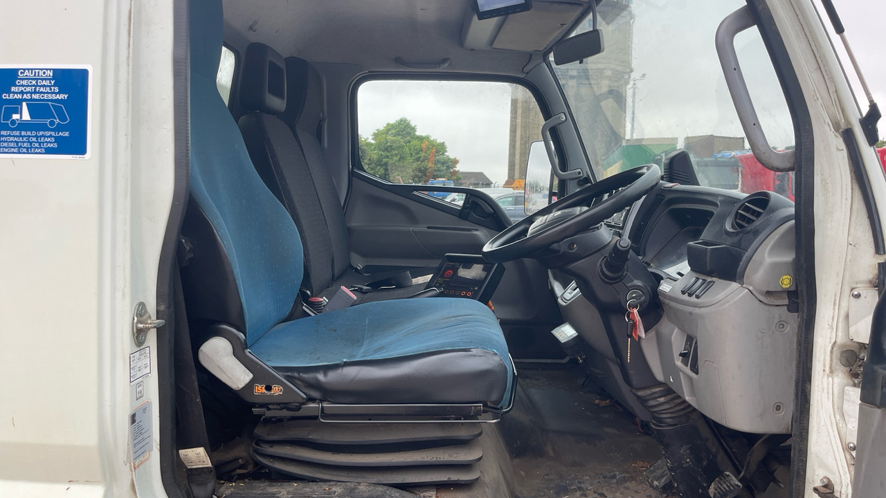 FUSO CANTER 7C15 - Müllwagen: das Bild 5 FUSO CANTER 7C15 - Müllwagen: das Bild 5