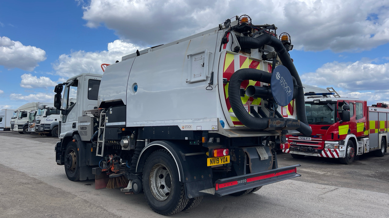 IVECO EUROCARGO 150-220 - Kehrmaschine: das Bild 3 IVECO EUROCARGO 150-220 - Kehrmaschine: das Bild 3