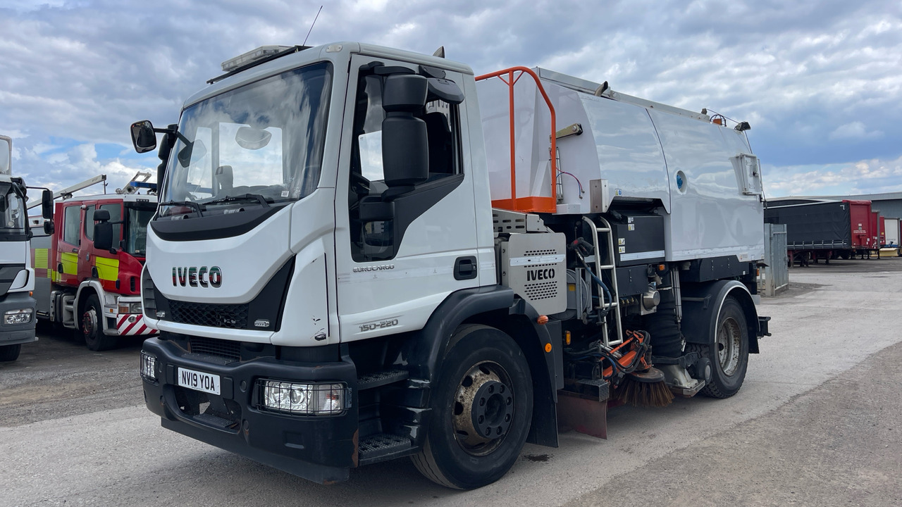 IVECO EUROCARGO 150-220 - Kehrmaschine: das Bild 2 IVECO EUROCARGO 150-220 - Kehrmaschine: das Bild 2