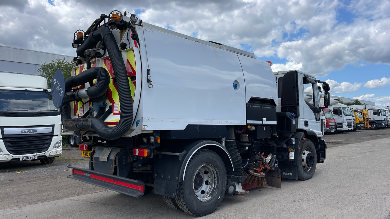 IVECO EUROCARGO 150-220 - Kehrmaschine: das Bild 4 IVECO EUROCARGO 150-220 - Kehrmaschine: das Bild 4