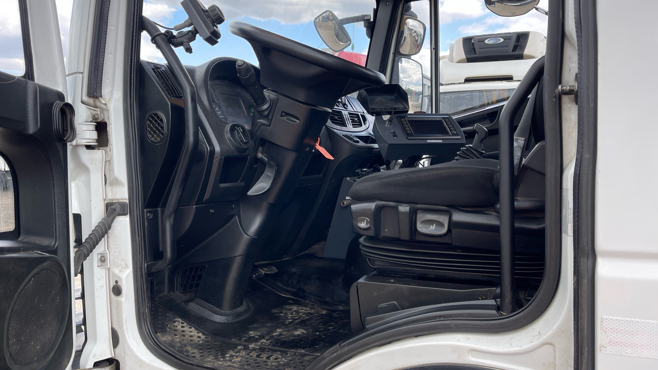 IVECO EUROCARGO 150-220 - Kehrmaschine: das Bild 5 IVECO EUROCARGO 150-220 - Kehrmaschine: das Bild 5