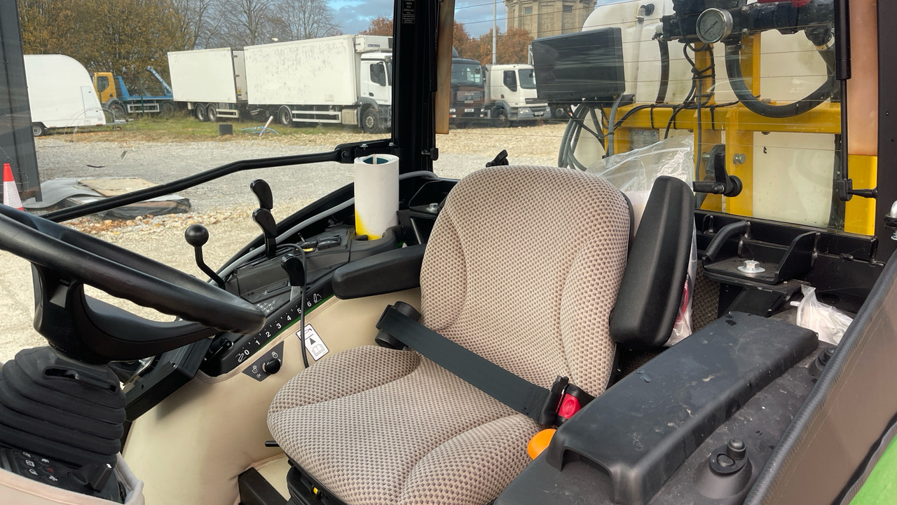 JOHN DEERE 2038R - Traktor: das Bild 5 JOHN DEERE 2038R - Traktor: das Bild 5