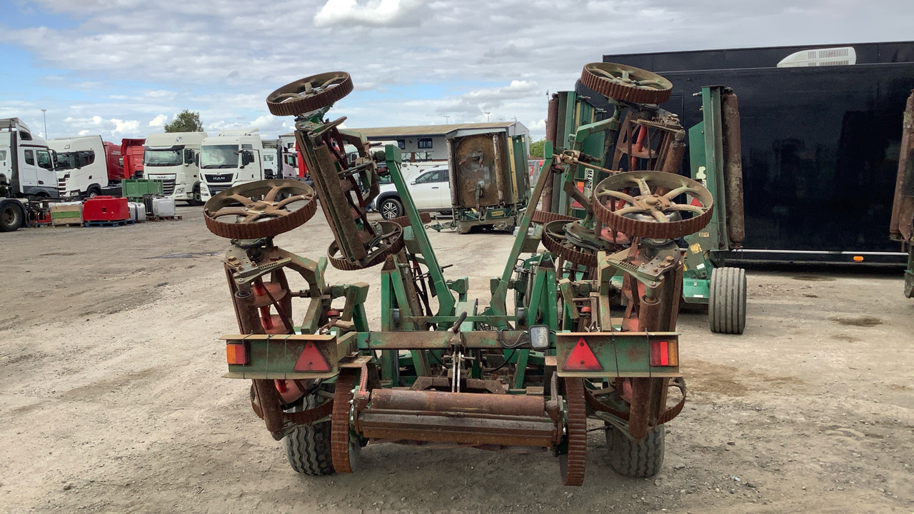 LLOYDS LEDA TRAILED 7 GANG FAIRWAY MOWER - Baugeräte: das Bild 4 LLOYDS LEDA TRAILED 7 GANG FAIRWAY MOWER - Baugeräte: das Bild 4