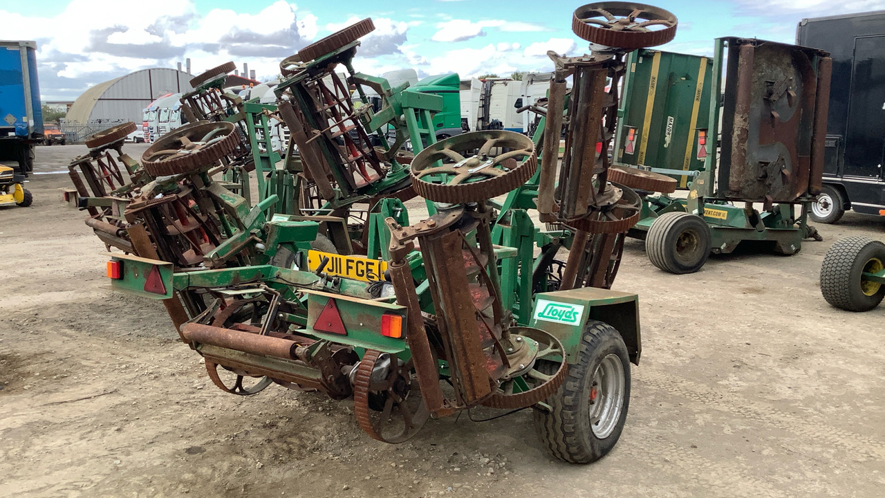 LLOYDS LEDA TRAILED 7 GANG FAIRWAY MOWER - Baugeräte: das Bild 4 LLOYDS LEDA TRAILED 7 GANG FAIRWAY MOWER - Baugeräte: das Bild 4