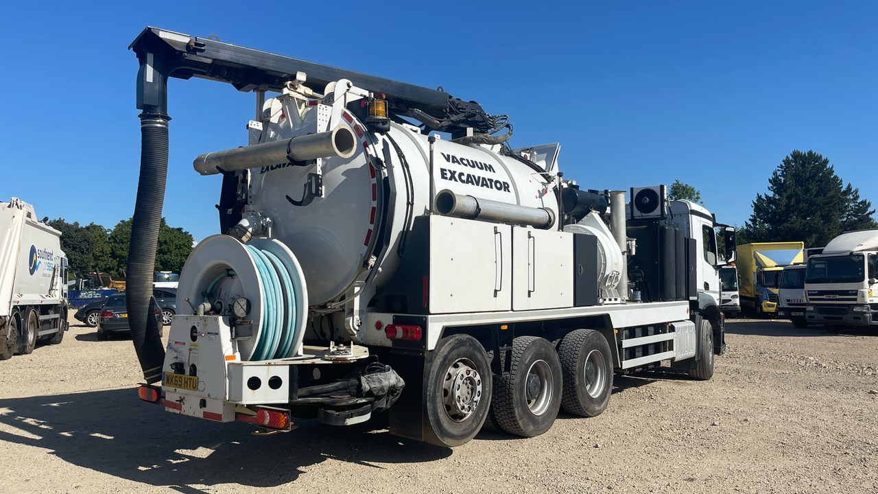 Mercedes-Benz Arocs 3243 - Saug-/ Spülfahrzeug: das Bild 4 Mercedes-Benz Arocs 3243 - Saug-/ Spülfahrzeug: das Bild 4