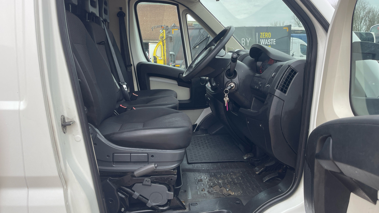 Peugeot Boxer 335 2.0 BLUE HDI 130PS - Koffer Transporter: das Bild 5 Peugeot Boxer 335 2.0 BLUE HDI 130PS - Koffer Transporter: das Bild 5