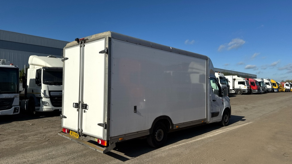 RENAULT MASTER 35 2.3 - Koffer Transporter: das Bild 4 RENAULT MASTER 35 2.3 - Koffer Transporter: das Bild 4