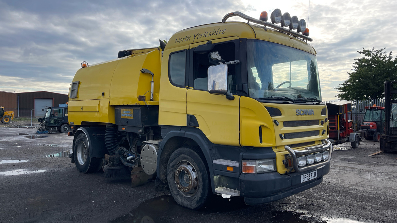 SCANIA p 230 - Kehrmaschine: das Bild 1 SCANIA p 230 - Kehrmaschine: das Bild 1