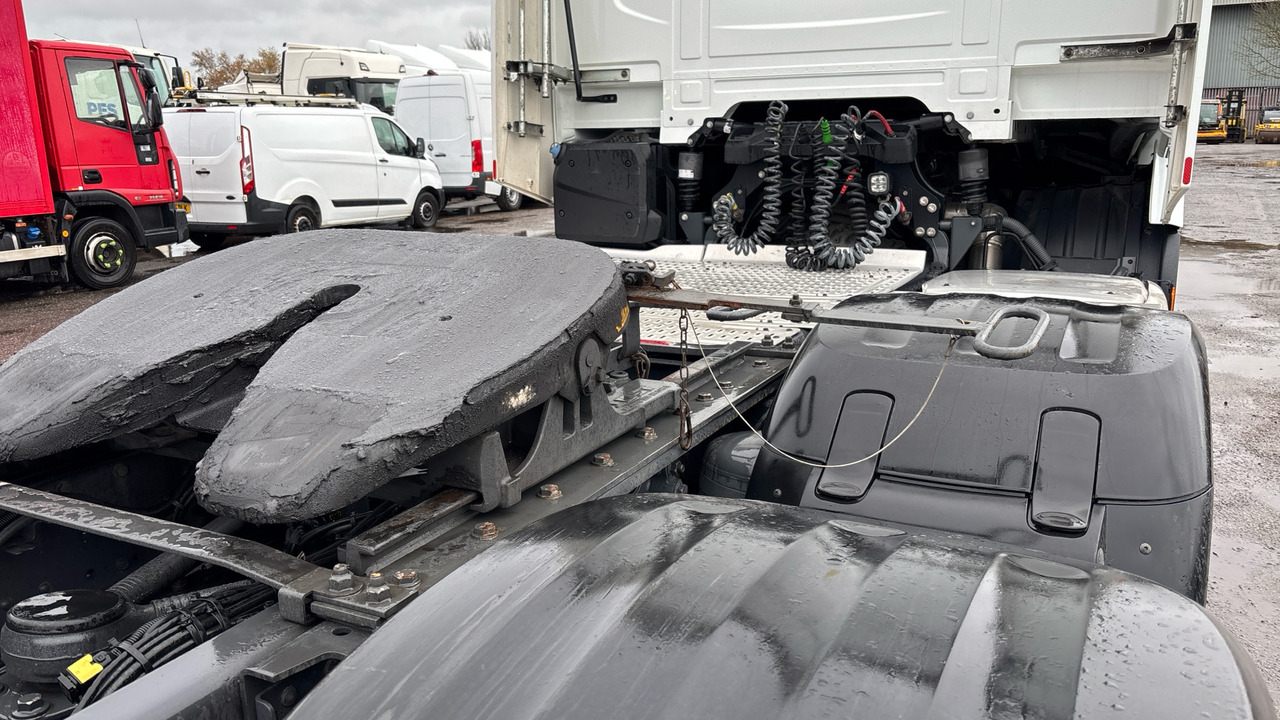 Sattelzugmaschine DAF XF  530: das Bild 25