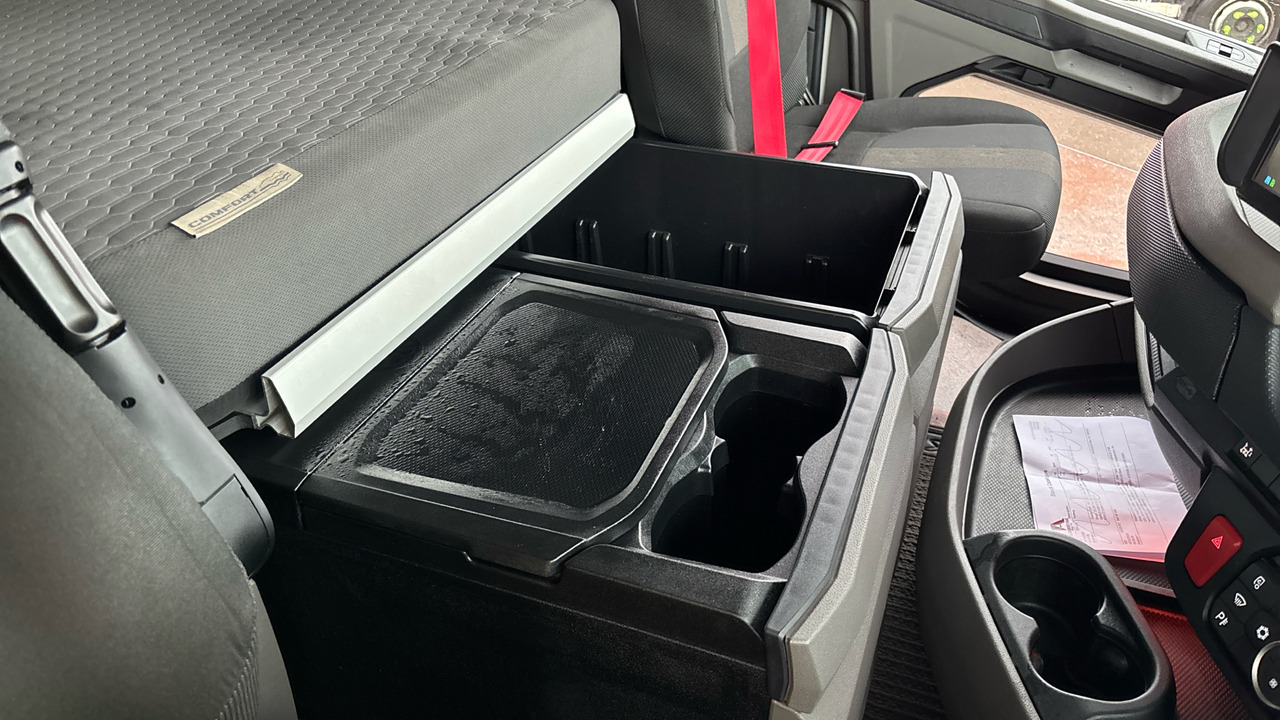 Sattelzugmaschine DAF XF  530: das Bild 15