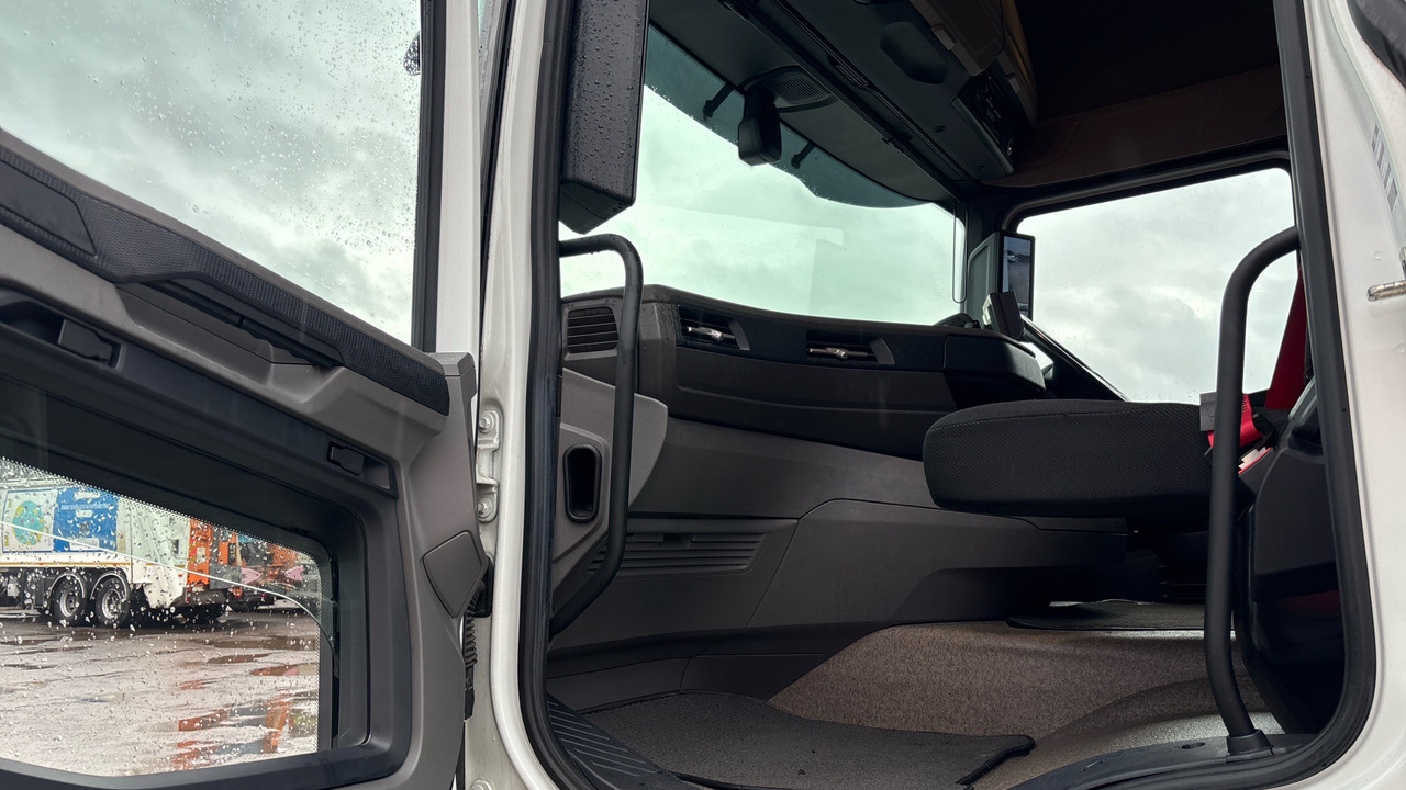 Sattelzugmaschine DAF XF  530: das Bild 12