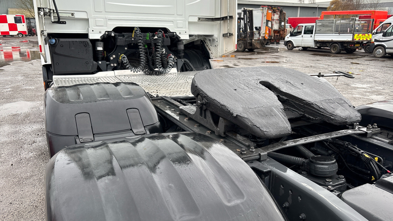 Sattelzugmaschine DAF XF  530: das Bild 27