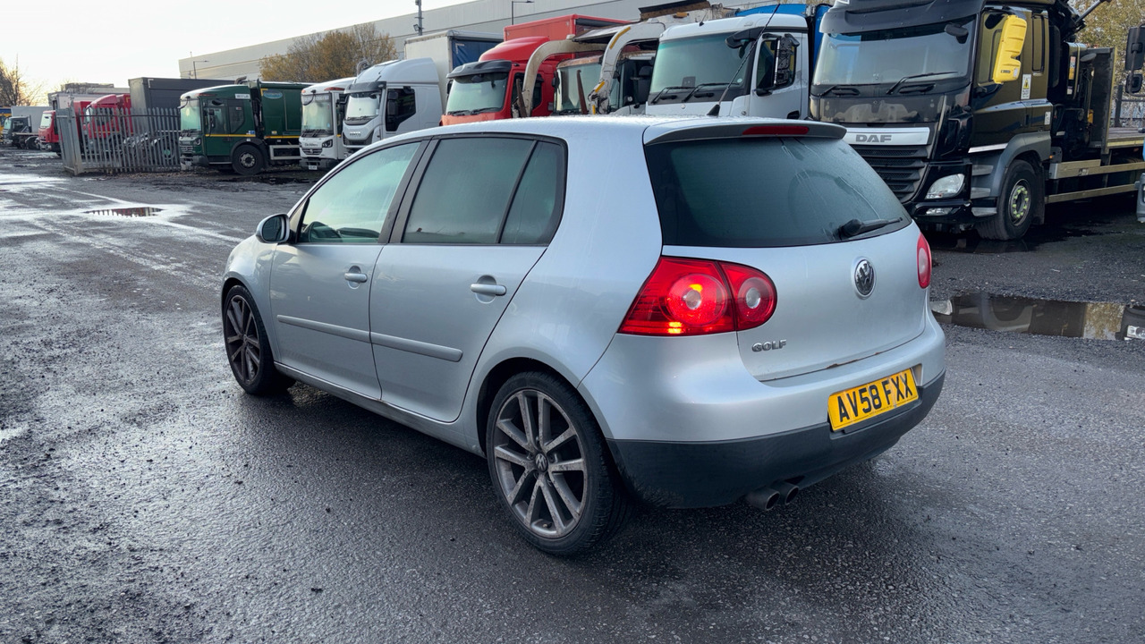 VOLKSWAGEN GOLF 2.0 GT Sport TDI 170 DPF - Schrägheck: das Bild 3 VOLKSWAGEN GOLF 2.0 GT Sport TDI 170 DPF - Schrägheck: das Bild 3