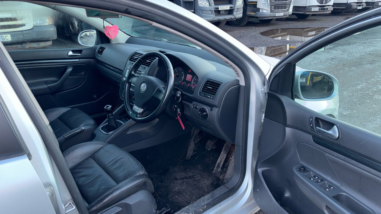 VOLKSWAGEN GOLF 2.0 GT Sport TDI 170 DPF - Schrägheck: das Bild 5 VOLKSWAGEN GOLF 2.0 GT Sport TDI 170 DPF - Schrägheck: das Bild 5