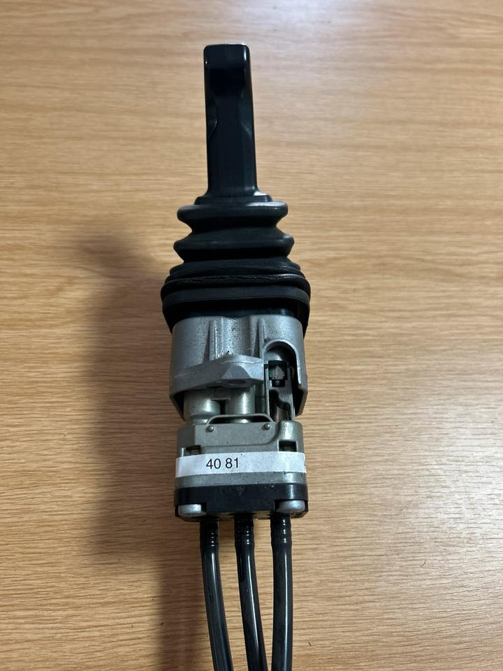 Atego 4 EU 6 bremsventil Handbremsventil KNORR-BREMSE A0044304081 - Bremsventil für LKW: das Bild 4 Atego 4 EU 6 bremsventil Handbremsventil KNORR-BREMSE A0044304081 - Bremsventil für LKW: das Bild 4