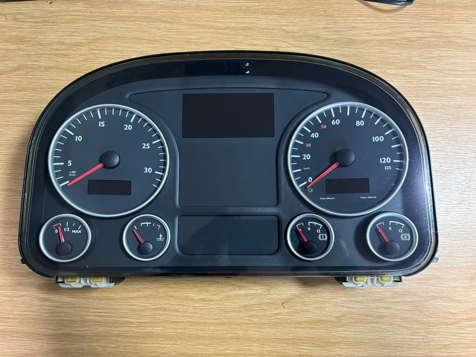 MAN Kombiinstrument / Tacho 81.27202-6235 - Tachograph für LKW: das Bild 1 MAN Kombiinstrument / Tacho 81.27202-6235 - Tachograph für LKW: das Bild 1