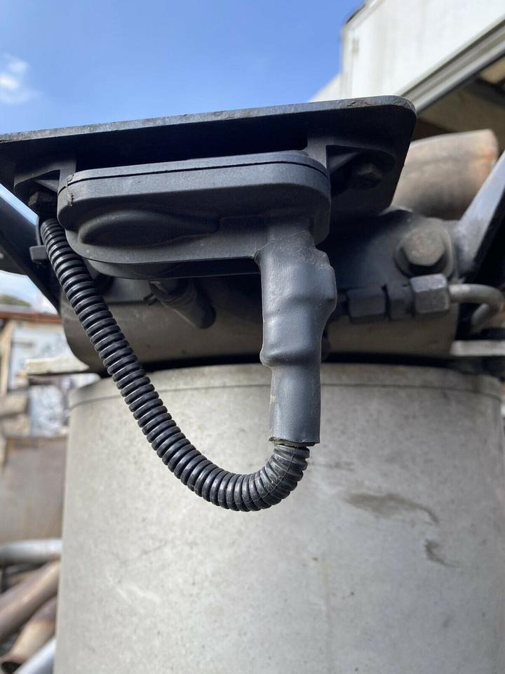 MAN TGL Auspuff Schalldämpfer Katalysator 81151010388 - Fahrzeugkatalysator für LKW: das Bild 3 MAN TGL Auspuff Schalldämpfer Katalysator 81151010388 - Fahrzeugkatalysator für LKW: das Bild 3