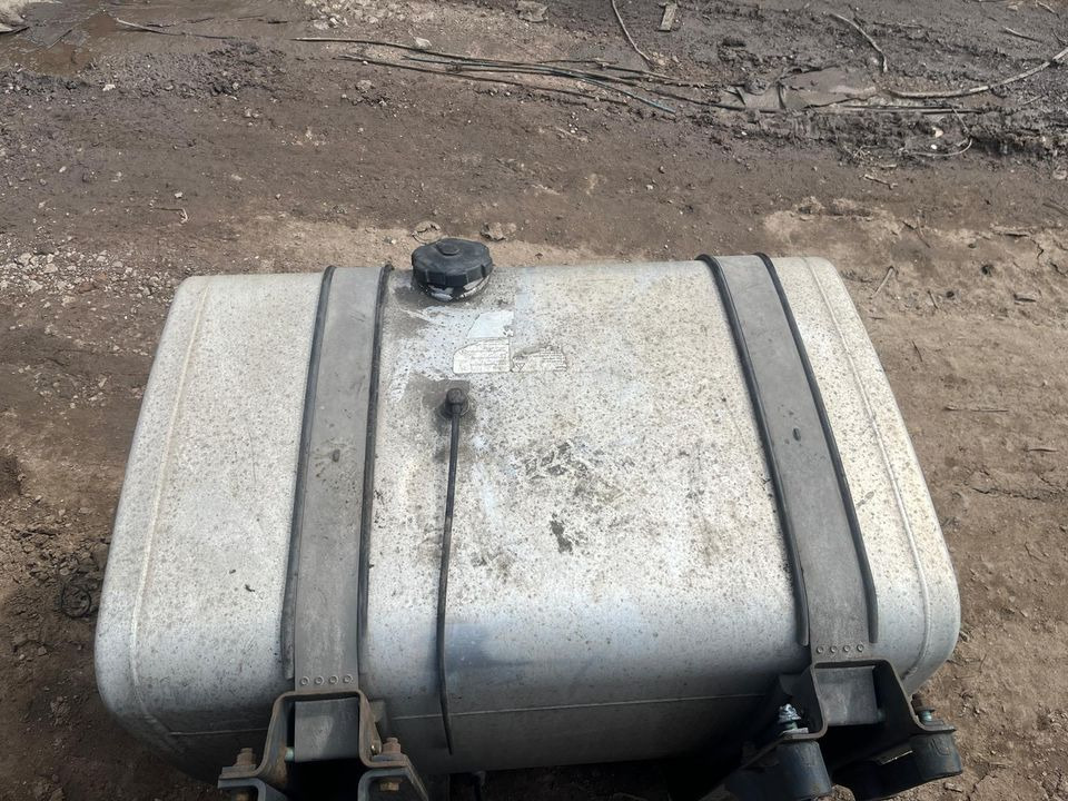 MAN TGX EU6 RN002 Dieseltank Tank Tankbehälter 460L - Kraftstofftank für LKW: das Bild 3 MAN TGX EU6 RN002 Dieseltank Tank Tankbehälter 460L - Kraftstofftank für LKW: das Bild 3