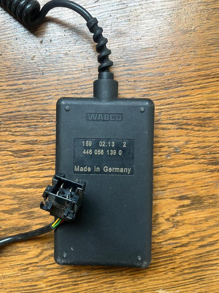 MAN WABCO Bediengerät Fernbedienung Luftfederung 4460561390 - Luftfederung für LKW: das Bild 2 MAN WABCO Bediengerät Fernbedienung Luftfederung 4460561390 - Luftfederung für LKW: das Bild 2