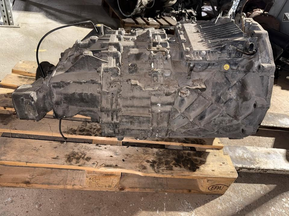 MAN ZF ASTRONIC 12 AS 2130 TD Getriebe + Nebenantrieb - Getriebe für LKW: das Bild 3 MAN ZF ASTRONIC 12 AS 2130 TD Getriebe + Nebenantrieb - Getriebe für LKW: das Bild 3