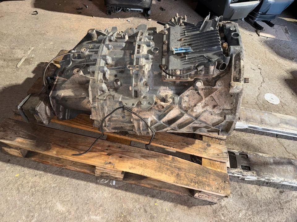 MAN ZF ASTRONIC Getriebe 12 AS 2301 + Nebenantrieb - Getriebe für LKW: das Bild 3 MAN ZF ASTRONIC Getriebe 12 AS 2301 + Nebenantrieb - Getriebe für LKW: das Bild 3