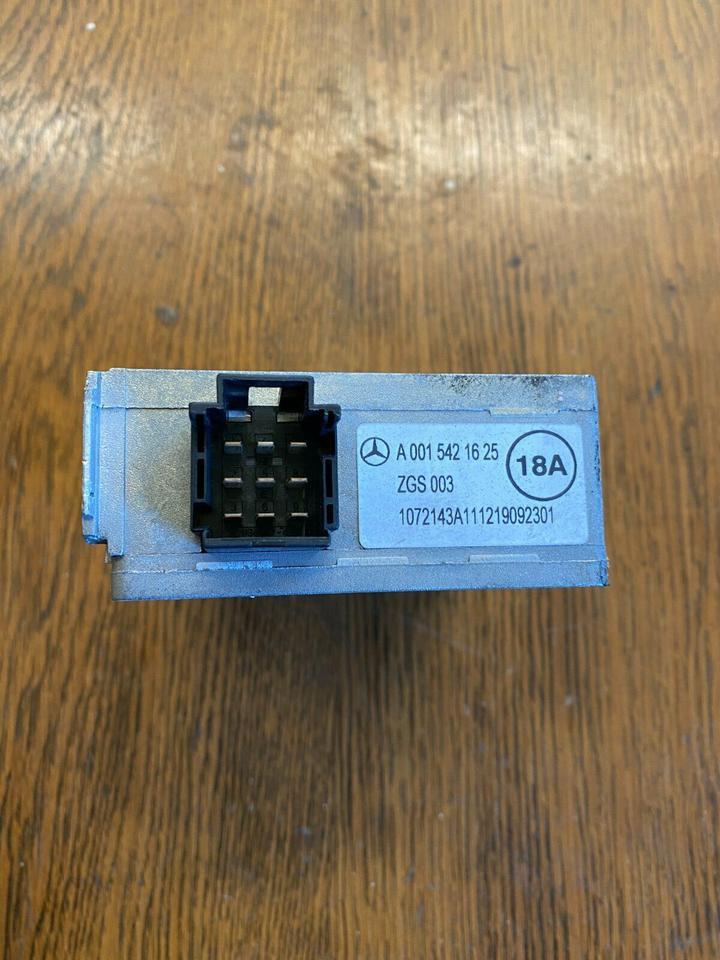Mercedes Actros Atego Spannungswandler A 001 542 16 25 - Elektrische Ausrüstung für LKW: das Bild 2 Mercedes Actros Atego Spannungswandler A 001 542 16 25 - Elektrische Ausrüstung für LKW: das Bild 2
