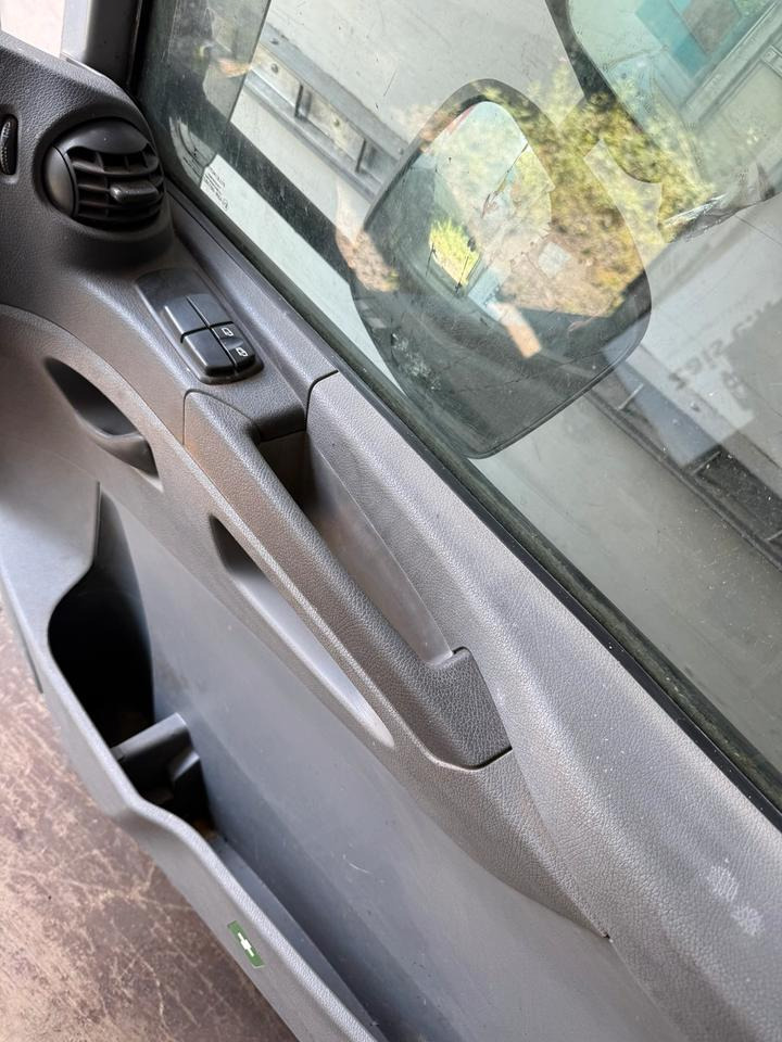 Mercedes Atego 2 Beifahrertür Grau Spiegel Innenverkleidung LN 70 - Tür und Teile für LKW: das Bild 4 Mercedes Atego 2 Beifahrertür Grau Spiegel Innenverkleidung LN 70 - Tür und Teile für LKW: das Bild 4