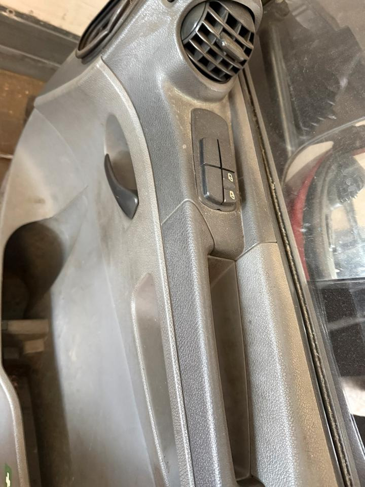 Mercedes Atego 2 Beifahrertür Rot Spiegel Innenverkleidung LN 77 - Tür und Teile für LKW: das Bild 5 Mercedes Atego 2 Beifahrertür Rot Spiegel Innenverkleidung LN 77 - Tür und Teile für LKW: das Bild 5