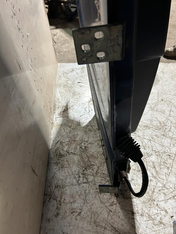 Mercedes Atego 4 EU6 Beifahrertür Innenverkleidung, Spiegel LN 45 - Tür und Teile für LKW: das Bild 3 Mercedes Atego 4 EU6 Beifahrertür Innenverkleidung, Spiegel LN 45 - Tür und Teile für LKW: das Bild 3